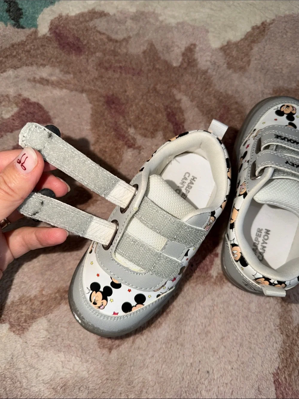 Harper Canyon Disney White Mickey Mouse Velcro Toddler Light Up Sneakers